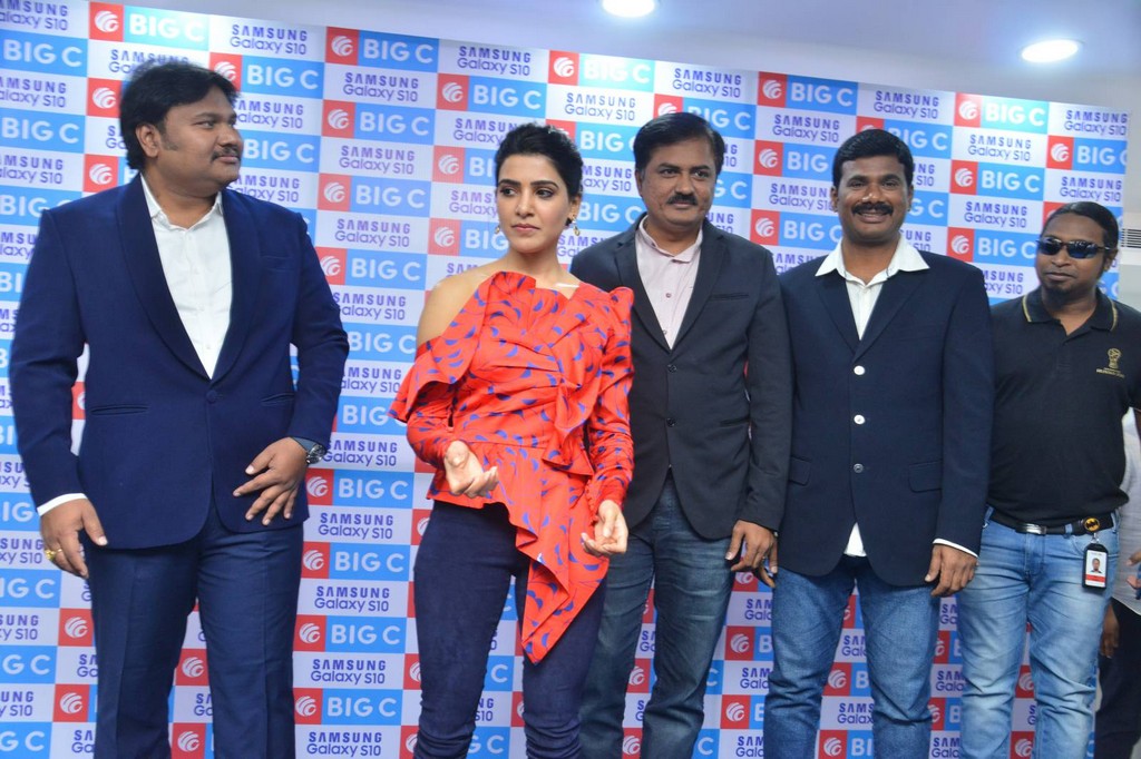 Samantha Launches Samsung S10e Mobile at Big C